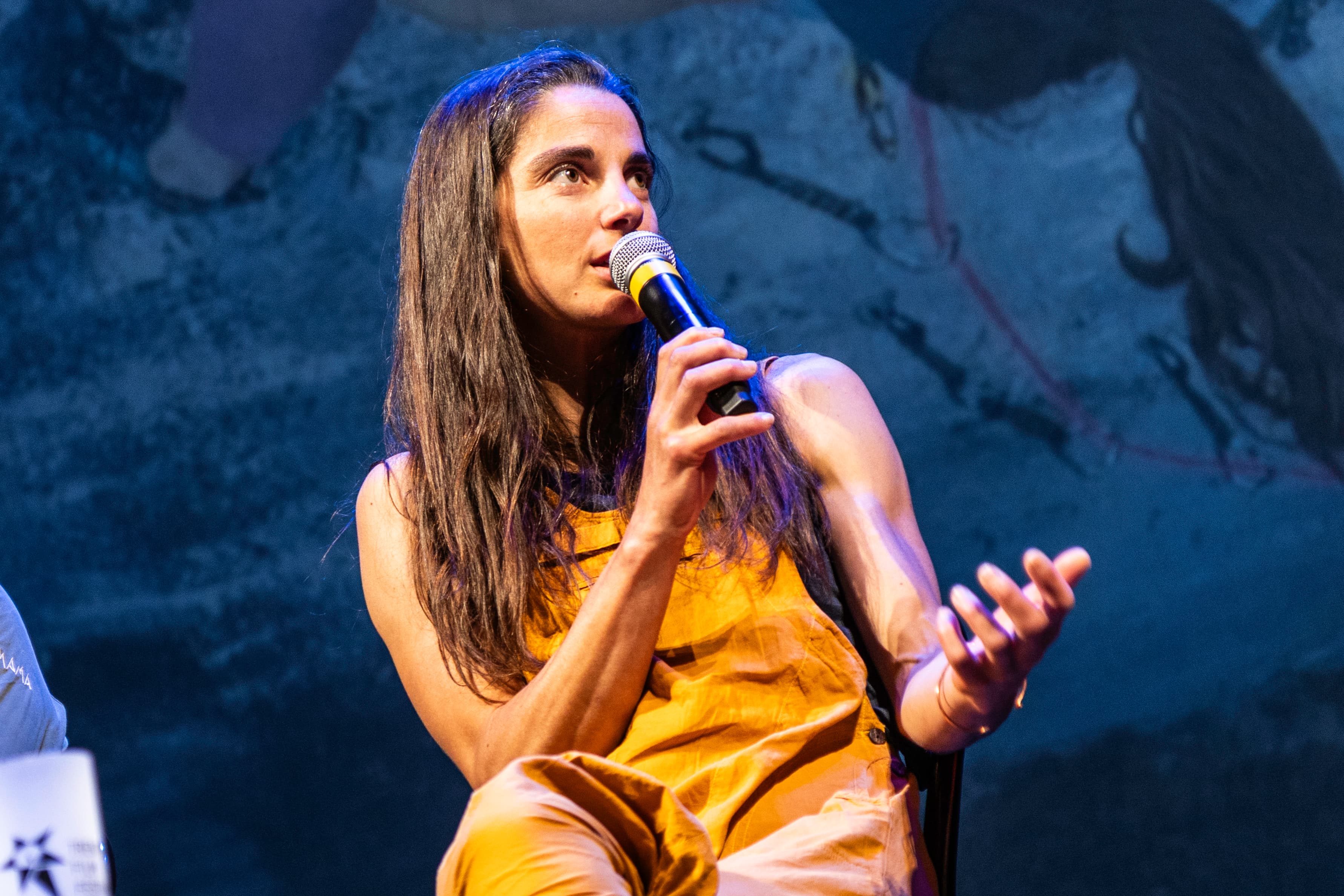 Silvia al microfono